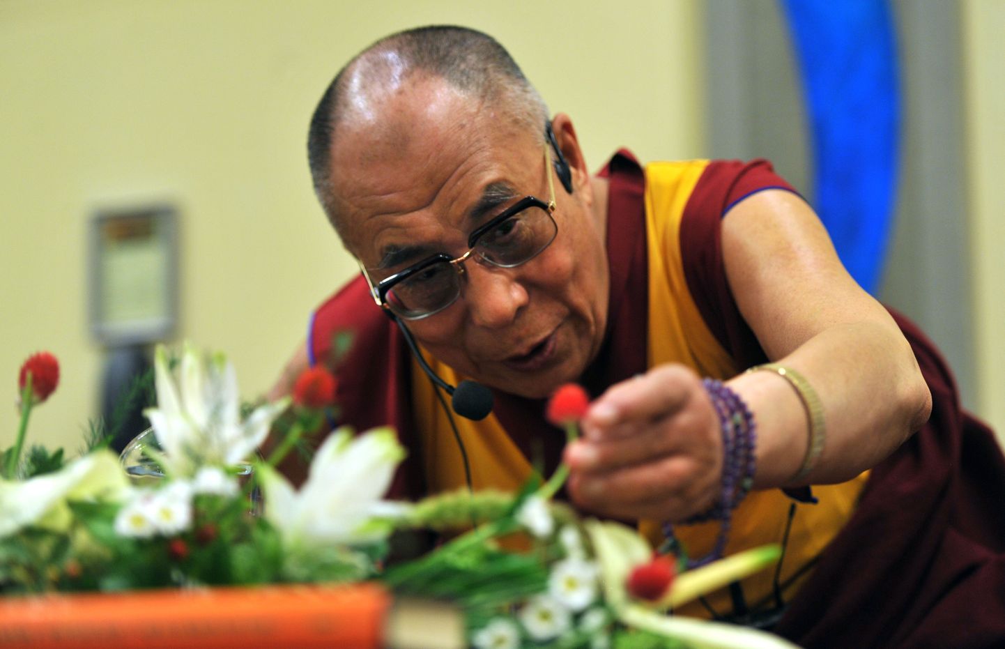 Eestis visiidil viibinud dalai-laamale meeldis Radissoni hotellis esinedes hirmsasti laual olnud lilleseade.