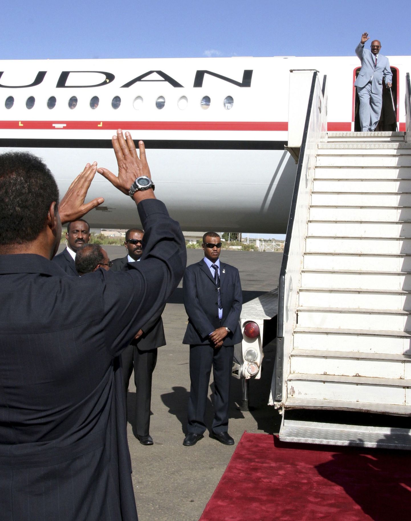 Sudaani president Omar Hassan al-Bashir jätmas hüvasti Eritrea riigipeaga.