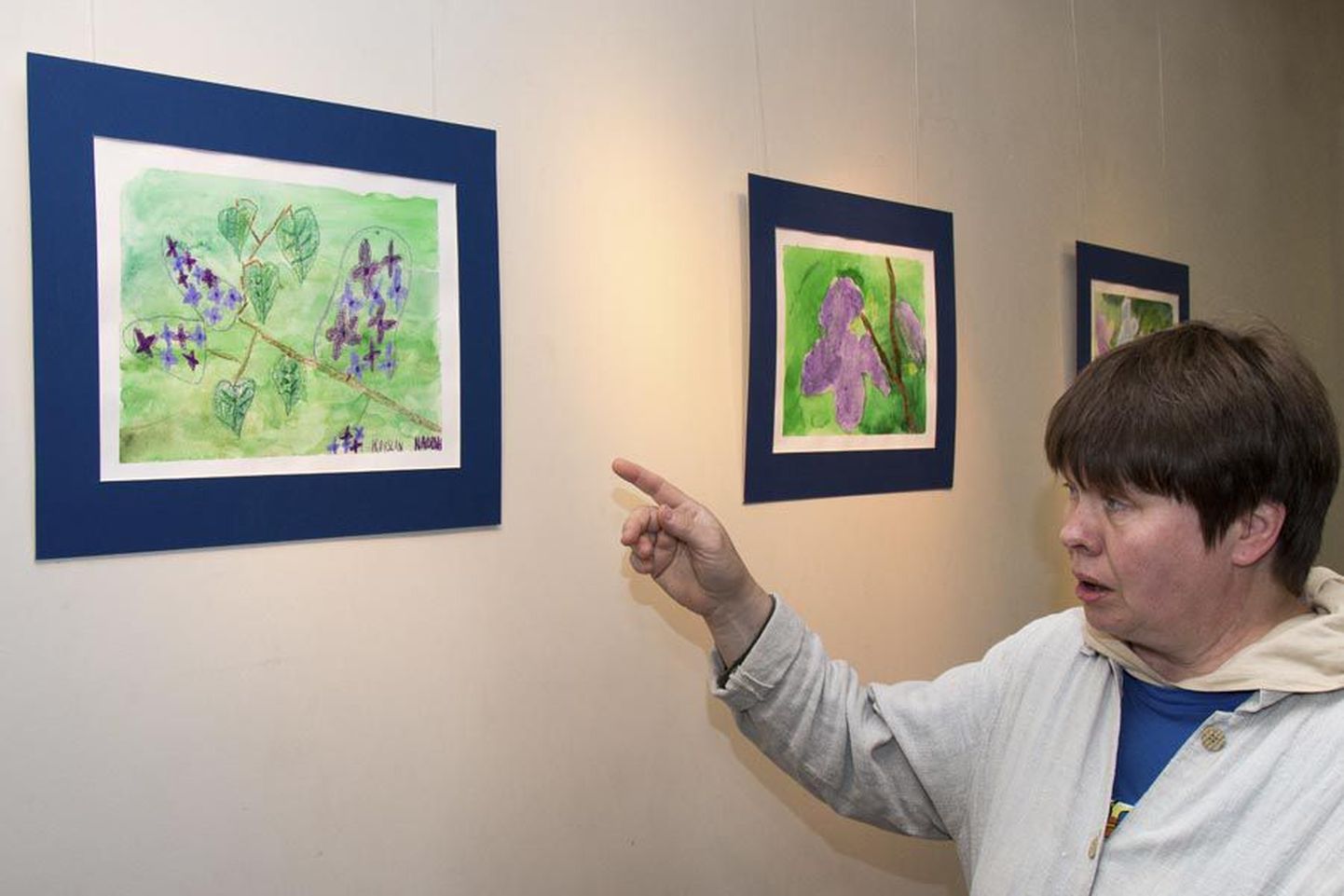 Kunstnik Mare Hunt osutab talle enim meeldinud Krislin Naudre tööle, lisades, et talle meeldivad kõik näitusel olevad pildid.