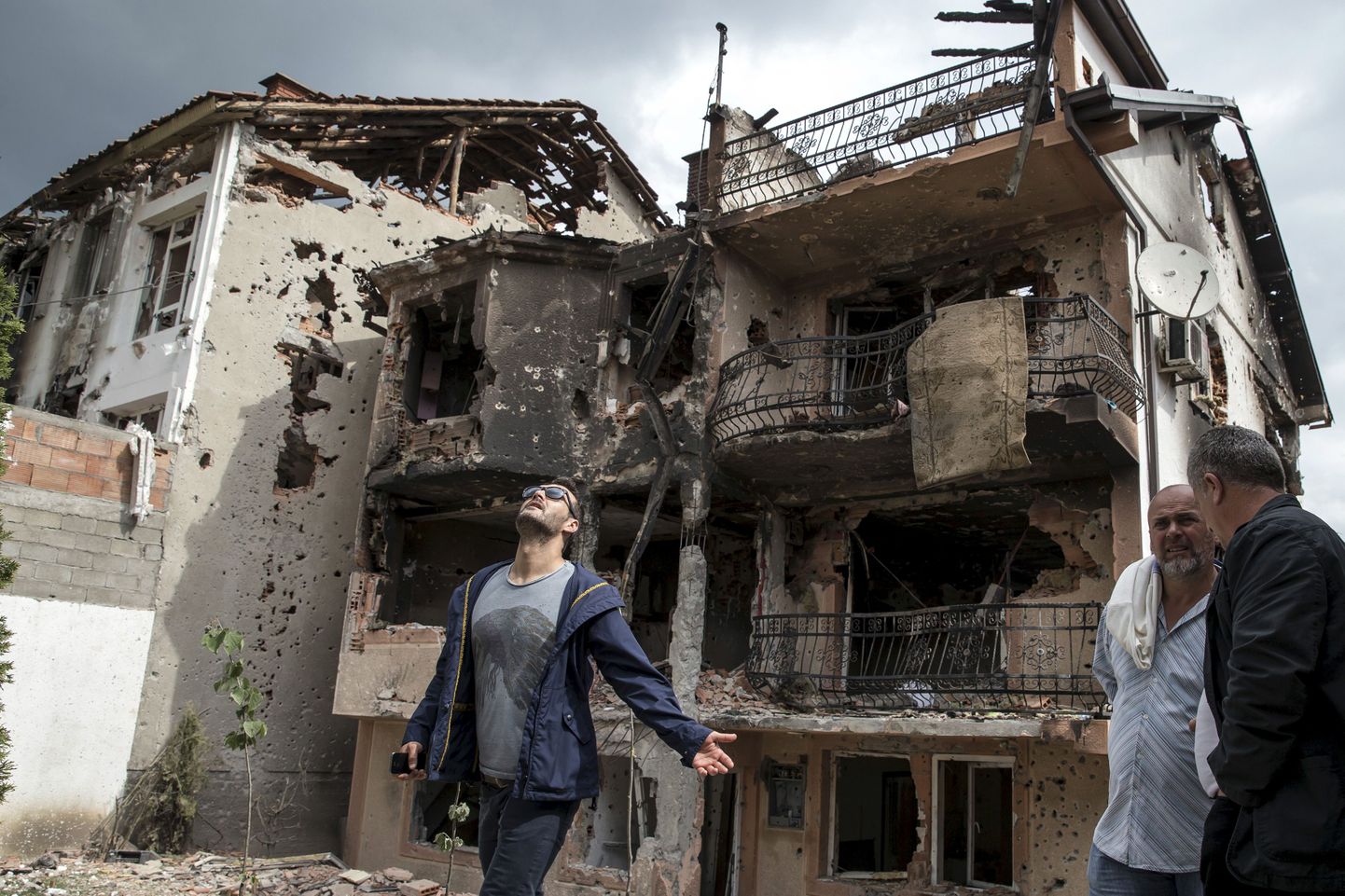 Kevadel kahepäevase tulevahetuse üle elanud Kumanovo tänavad nägid välja nagu seda oleks laastanud maavärin.
