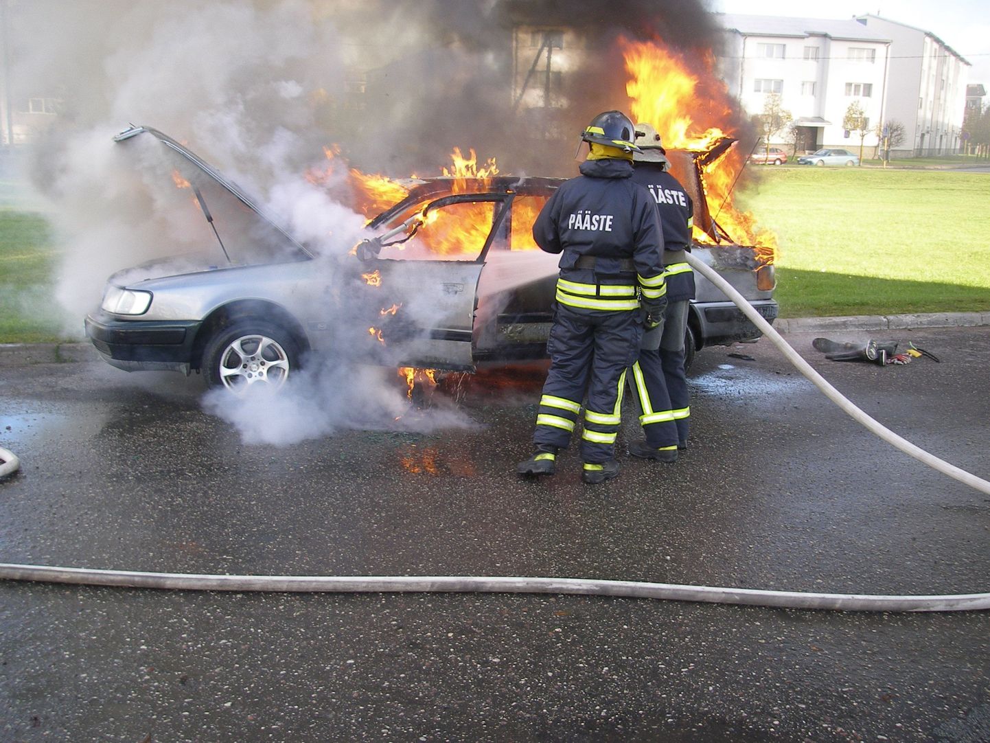 Загоревшийся автомобиль. Фото иллюстративное