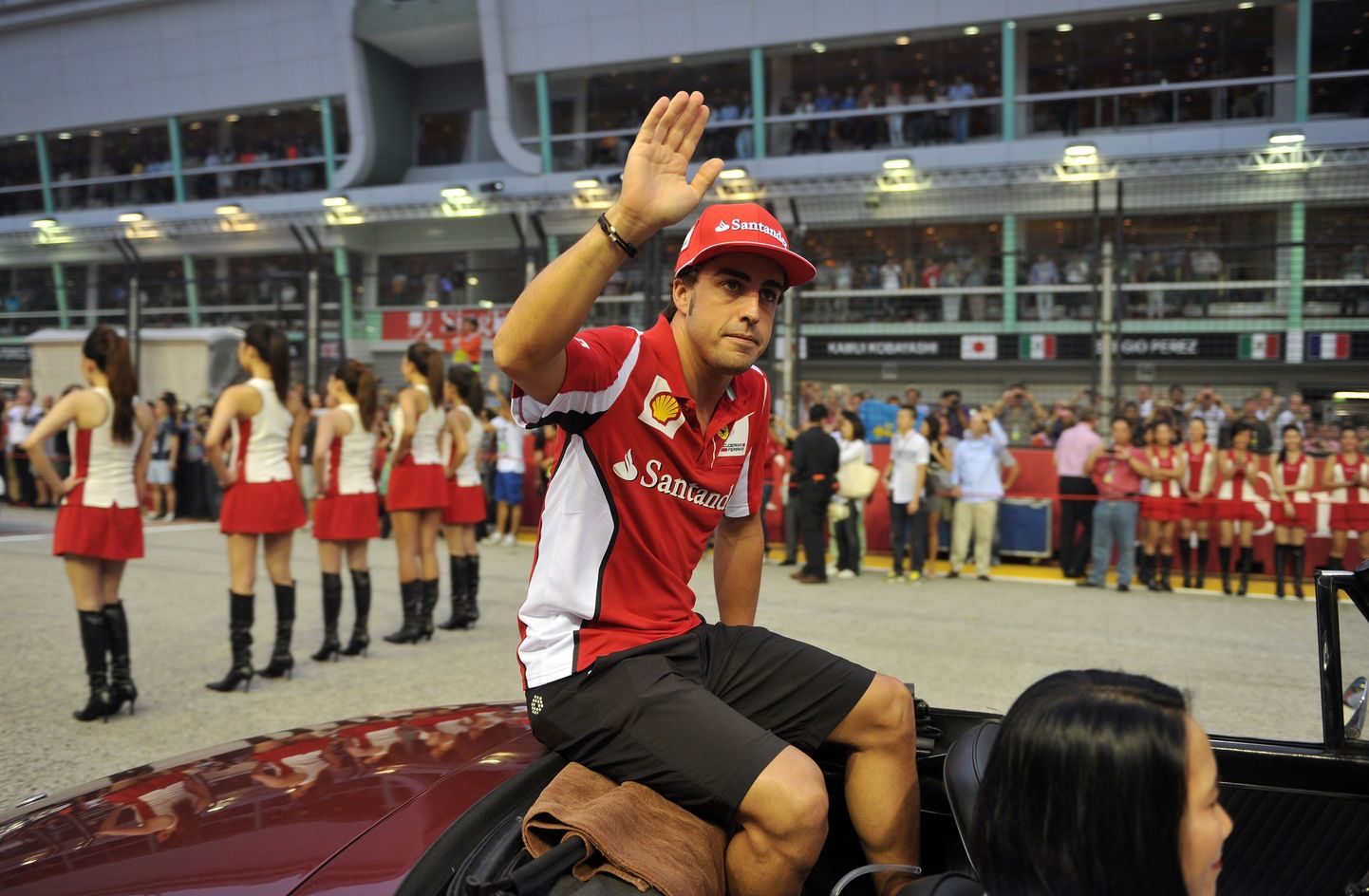 Fernando Alonso juhib MM-sarja Sebastian Vetteli ees.