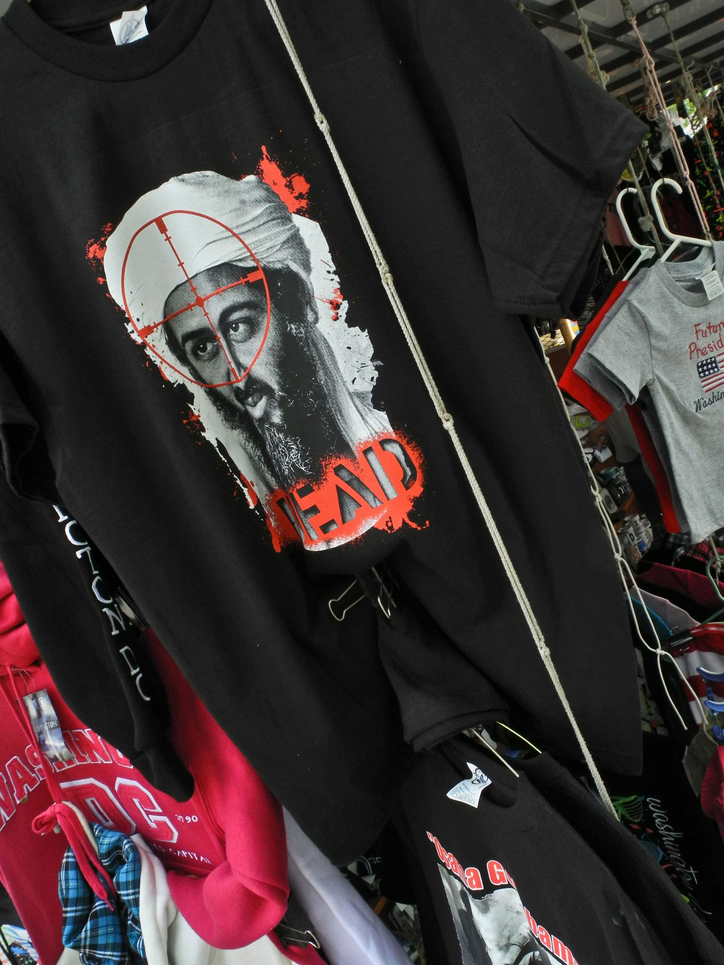 Osama bin Ladeni surmast teatav T-särk