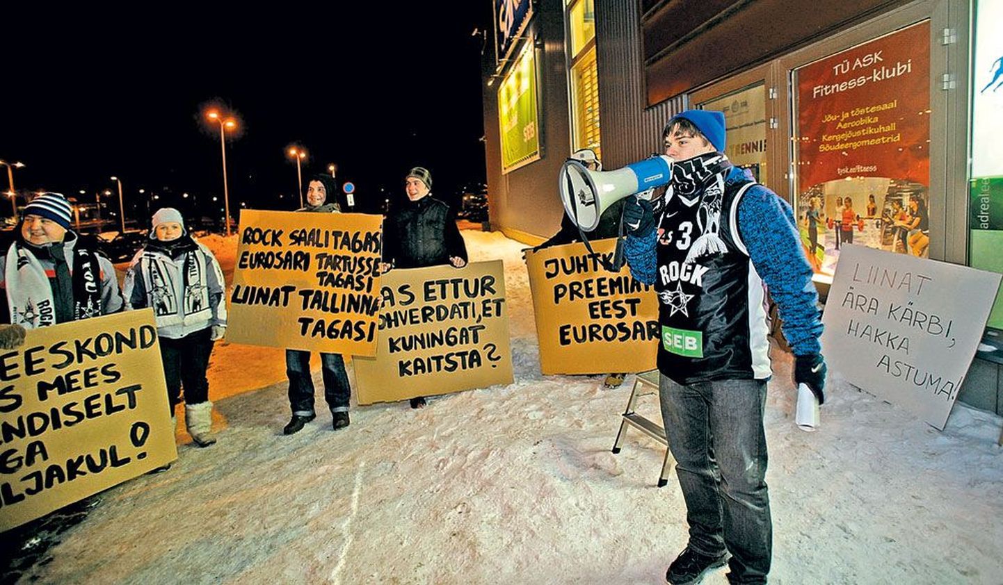 Jaanuari lõpus korraldasid Tartu korvpallifännid protestiaktsiooni, et väljendada pahameelt klubi senise tegevuse üle. Fännid polnud rahul klubi juhatuse senise tegevusega ja nõudsid, et keegi peaks kesiste tulemuste eest rohkem vastutama.
