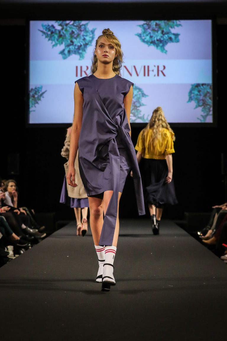 Nutikas minimalism, spordisokk ja kontsaking - täistabamus. Iris Janvier. Tallinn Fashion Week
