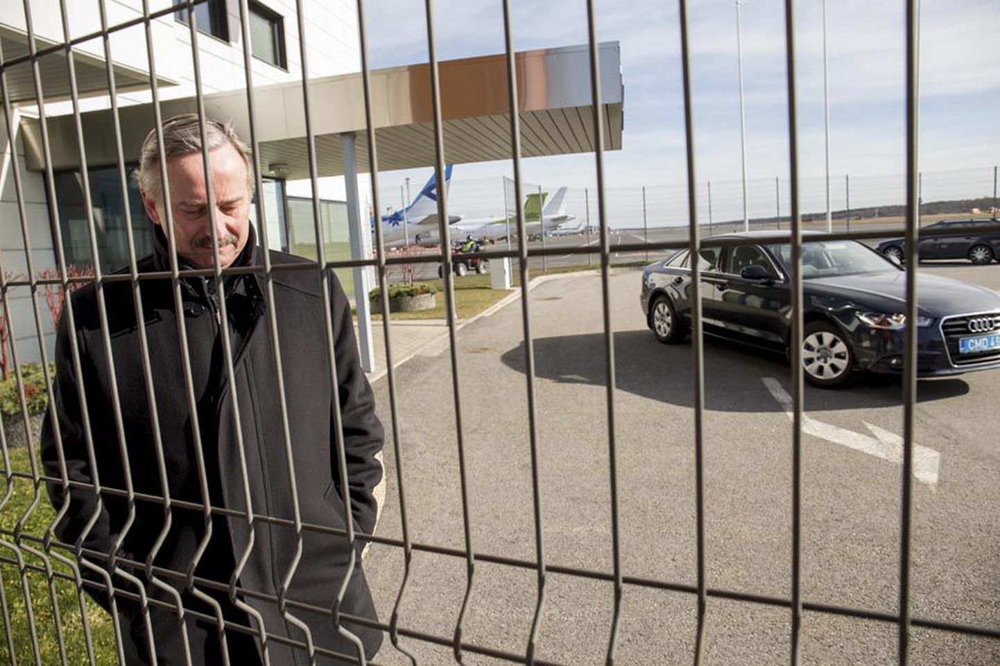 Siim Kallas eile ennelõunal Tallinna lennujaamas, kust sõitis tagasi Brüsselisse.
