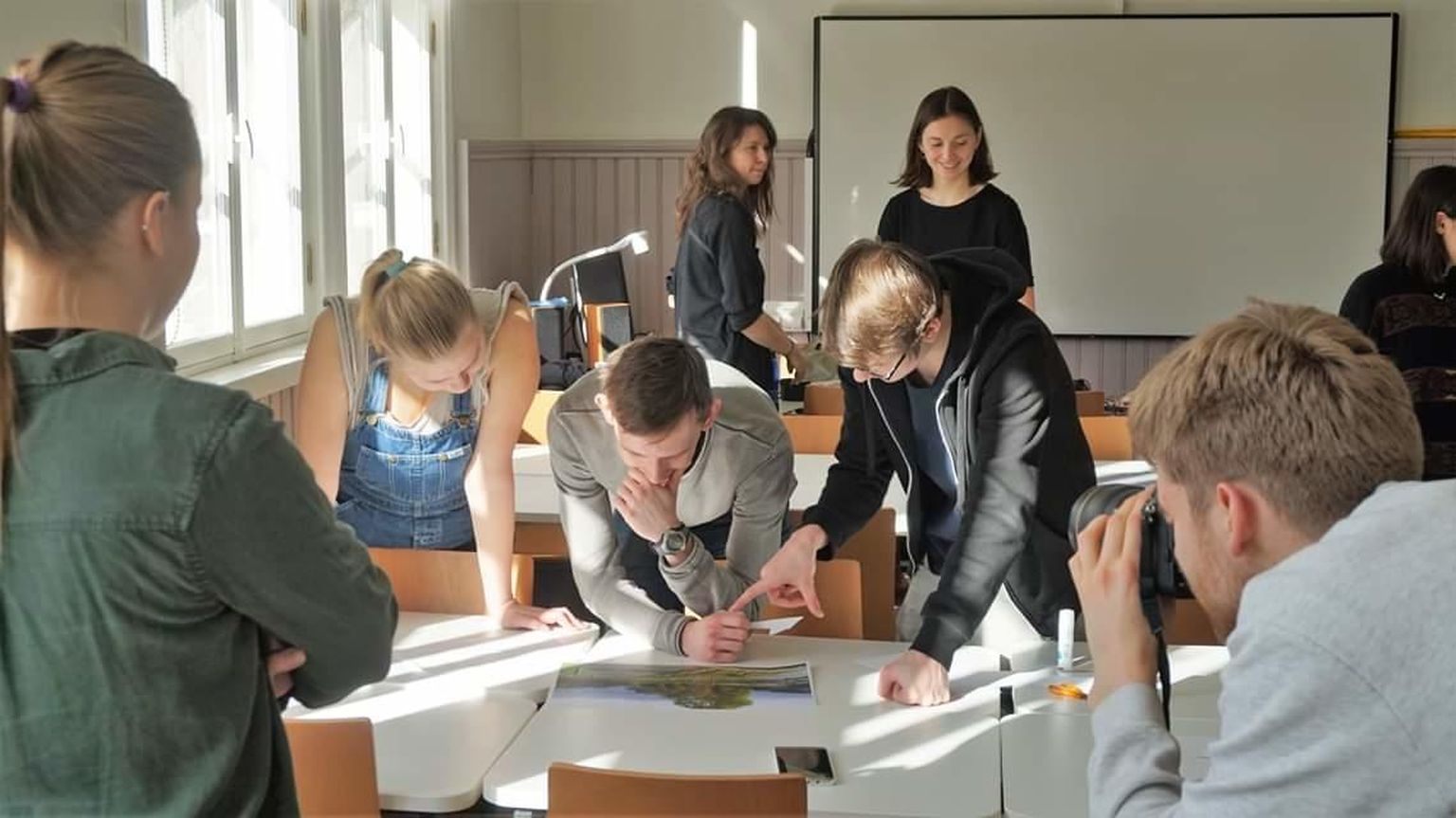 Viljandi koolid ootavad lapsevanemaid õpetajateks. Pildil Viljandi gümnaasiumi karjääripäev.