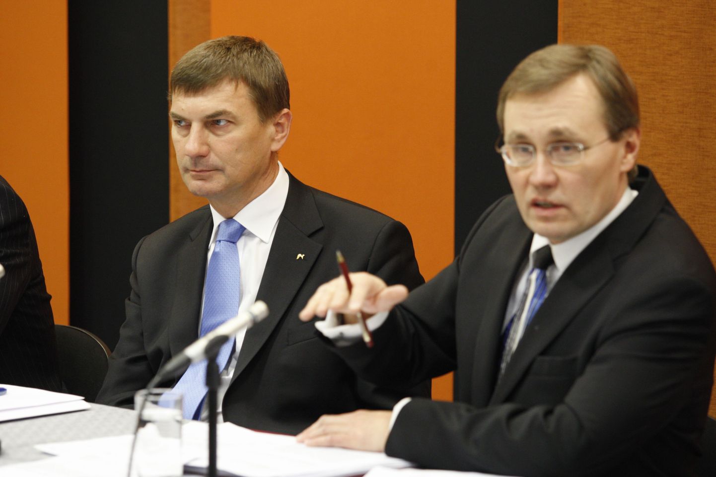 Peaminister Andrus Ansip ja tasuta kõrghariduse eest seisev haridus- ja teadusminister Tõnis Lukas.