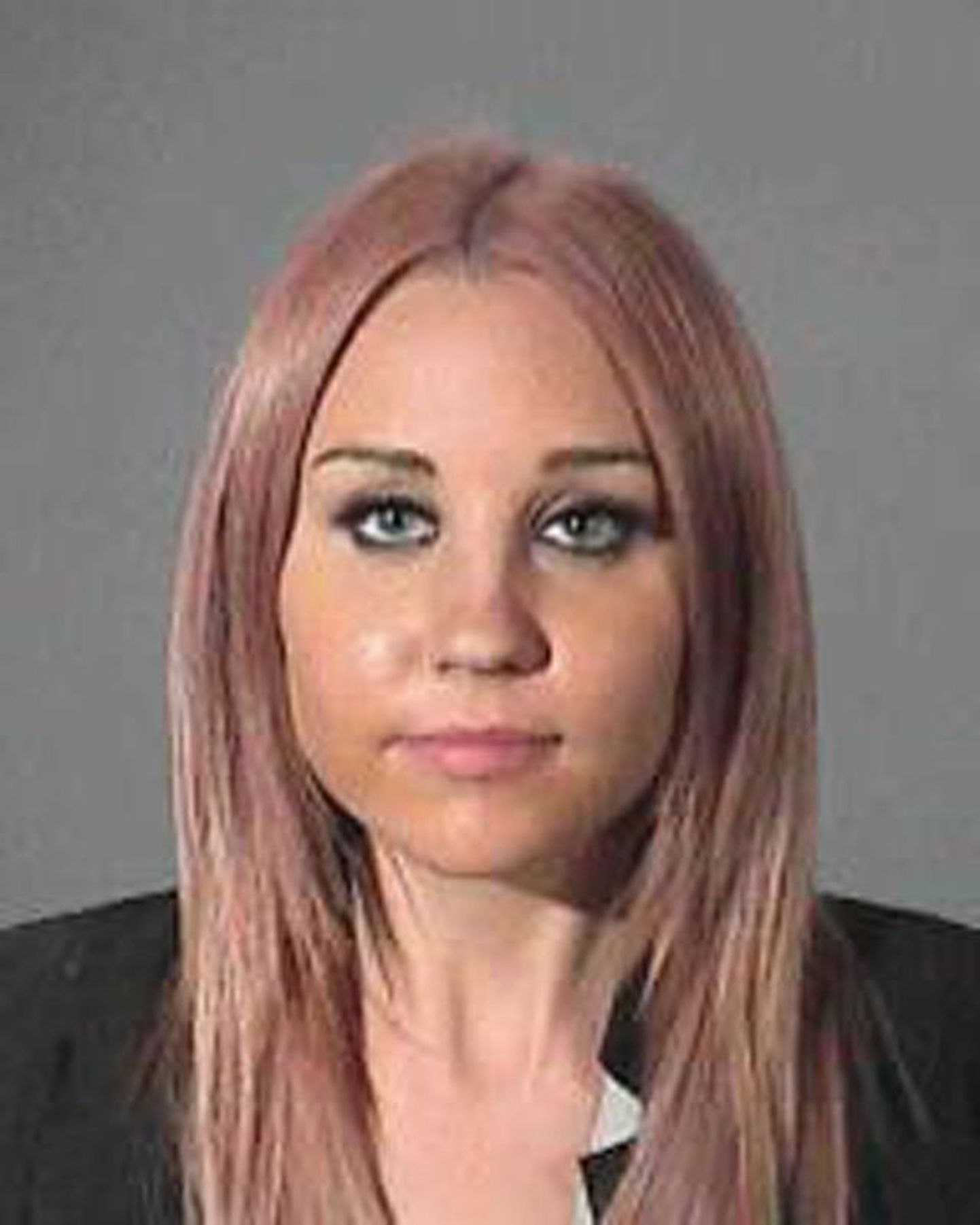 Amanda Bynes vahistati 5. aprillil alkoholijoobes juhtimise eest (politseifoto)