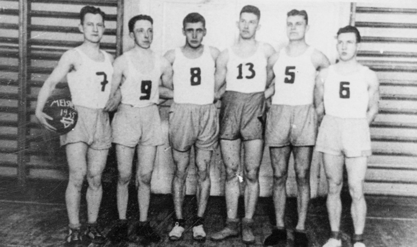 Just selline nägi välja Valga ühisgümnaasiumi korvpallimeeskond aastal 1935.