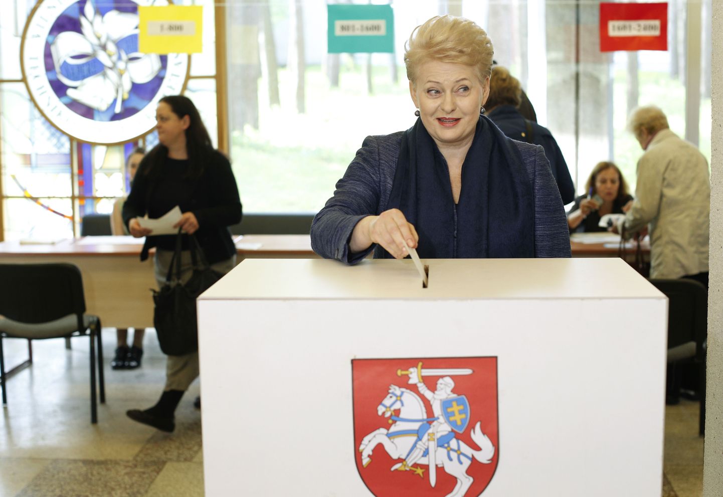 Leedu president Dalia Grybauskaite Vilniuses Sauletekise valimisjaoskonnas.