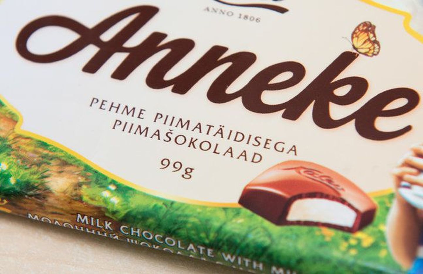 Шоколадная плитка Anneke в упаковке.