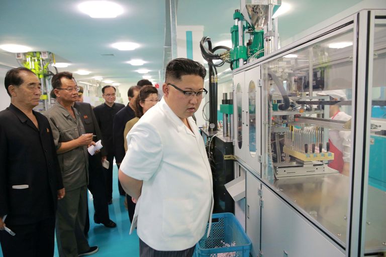 Kim Jong-un hoolitseb rahva suuhügieeni eest. KCNA/Reuters/Scanpix