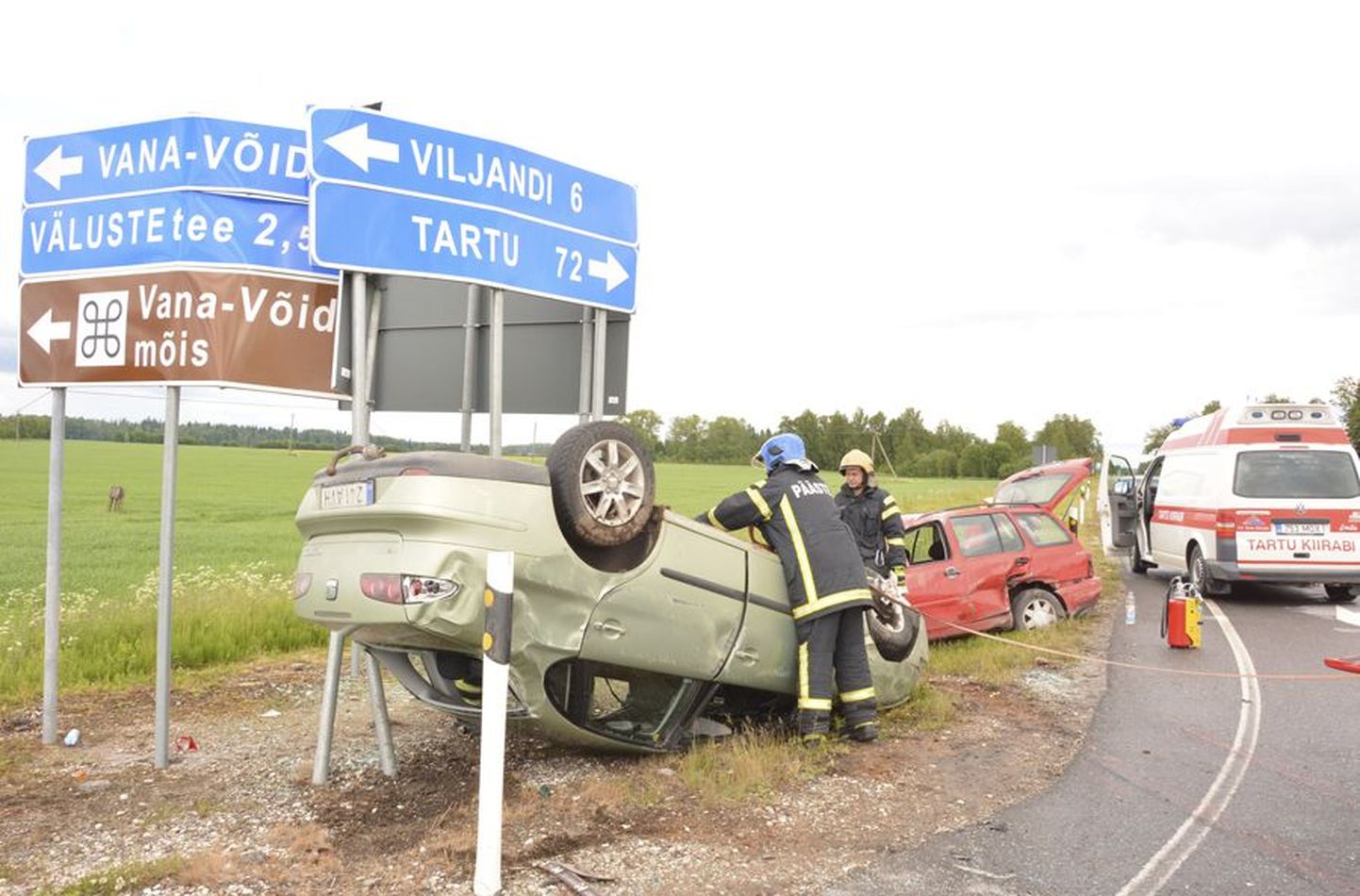 Laupäeval juhtus liiklusõnnetus Vana-Võidu tee bussipeatuse lähedal. Avariis põrkasid kokku sõiduautod Volkswagen ja Seat.