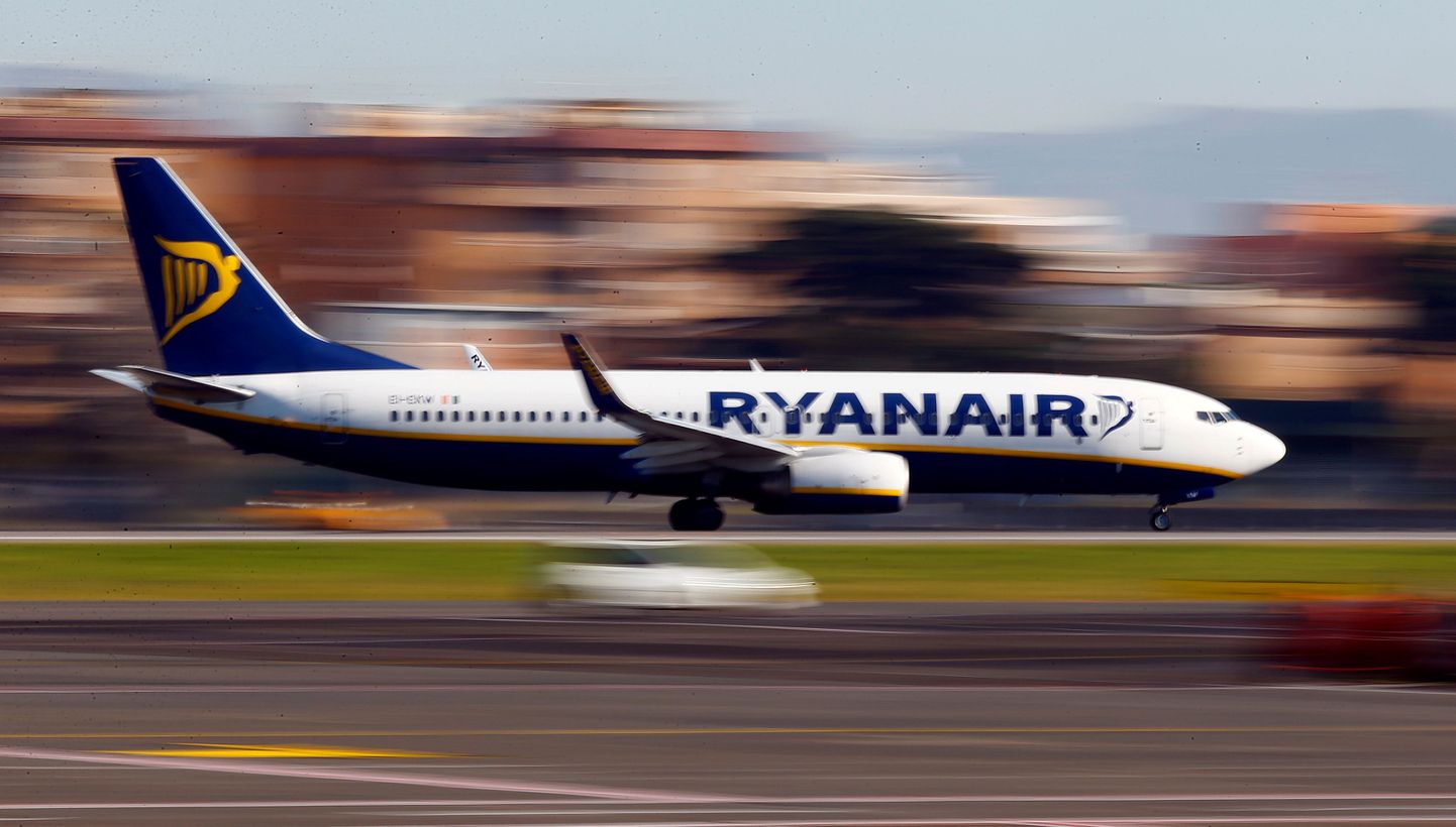 Ryanairi kasum langes, reisijate arv tõusis.