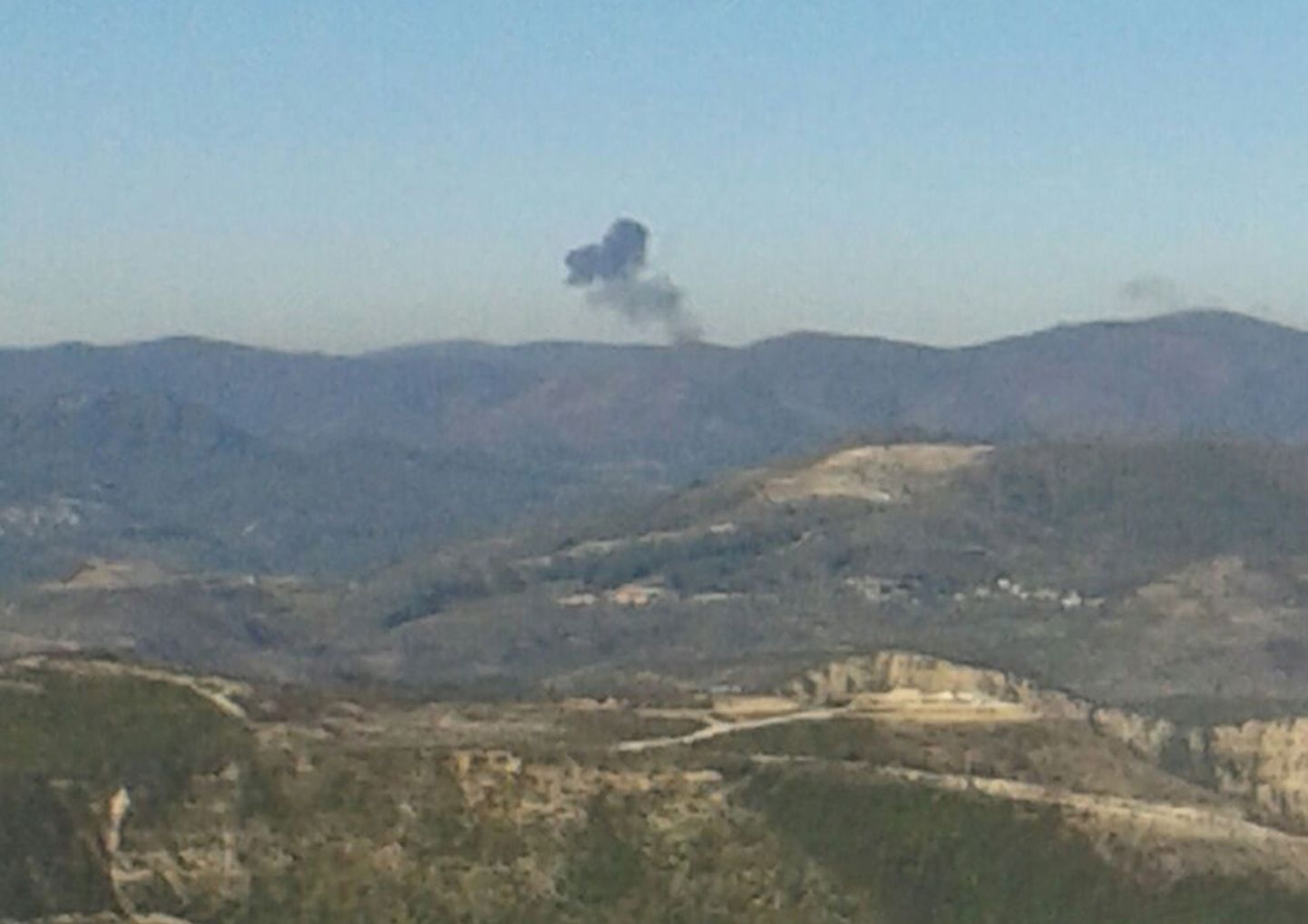 Дым от сбитого турками российского самолета.