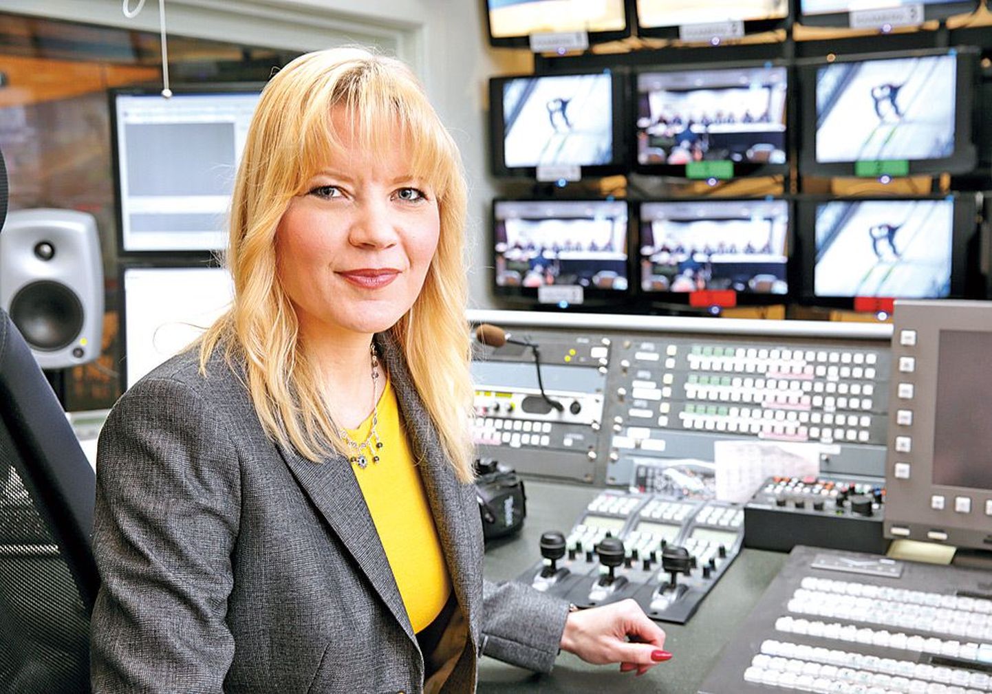 Kaameraga sina peal: Anu Säärits valmistub telestuudios peagi eetrisse minema.