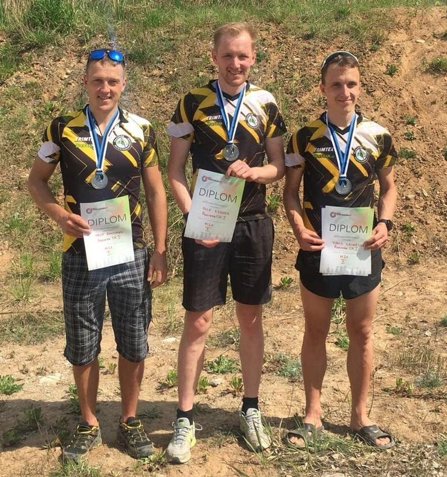 Rakvere Orienteerumisklubi teatemeeskond koosseisus (vasakult) Priit Randman, Olle Kärner ja Tõnis Laugesaar saavutas hõbemedali.
