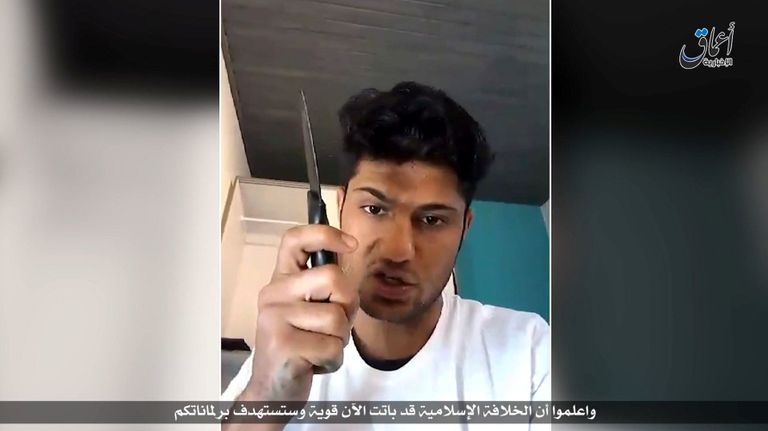 Kaader ISISe avaldatud videost, kus esmaspäeval maha lastud ründaja ähvardab Saksamaad uute rünnakutega. Fotod: