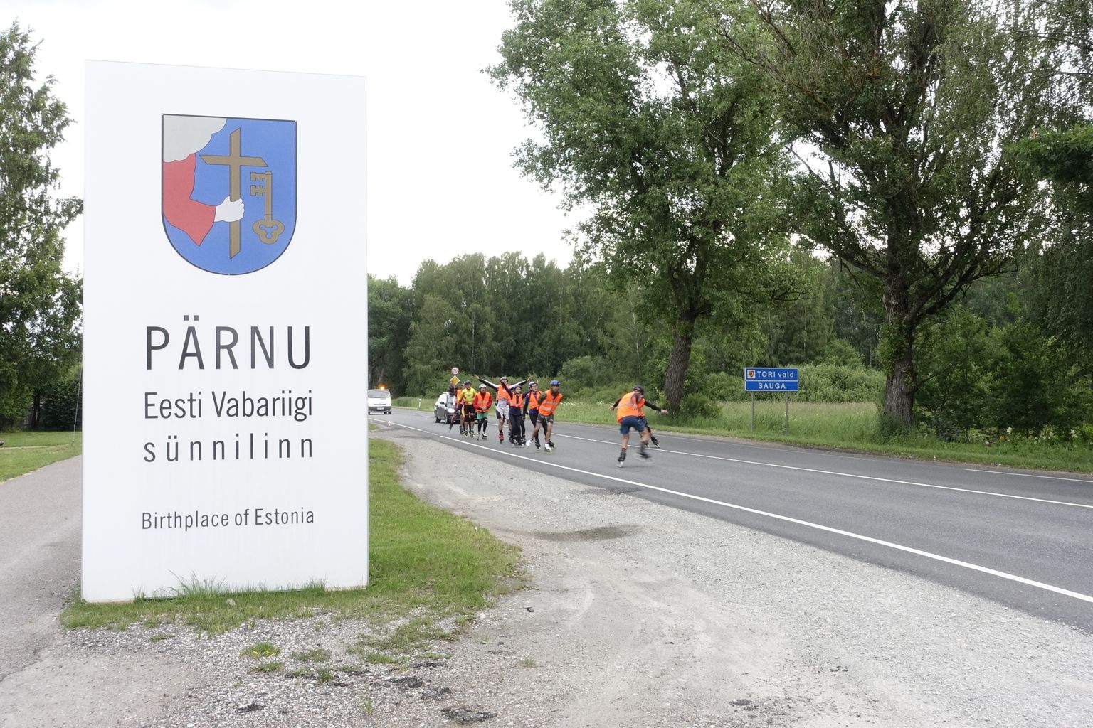 Rulluisutajad sõitsid Tallinnast Pärnusse.