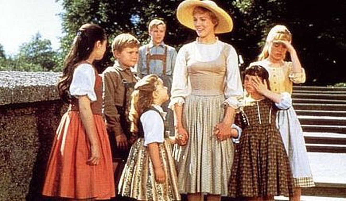 Kaader filmist «Helisev muusika». Fotol guvernant Mariat kehastanud Julie Andrews ja von Trappi lapsed