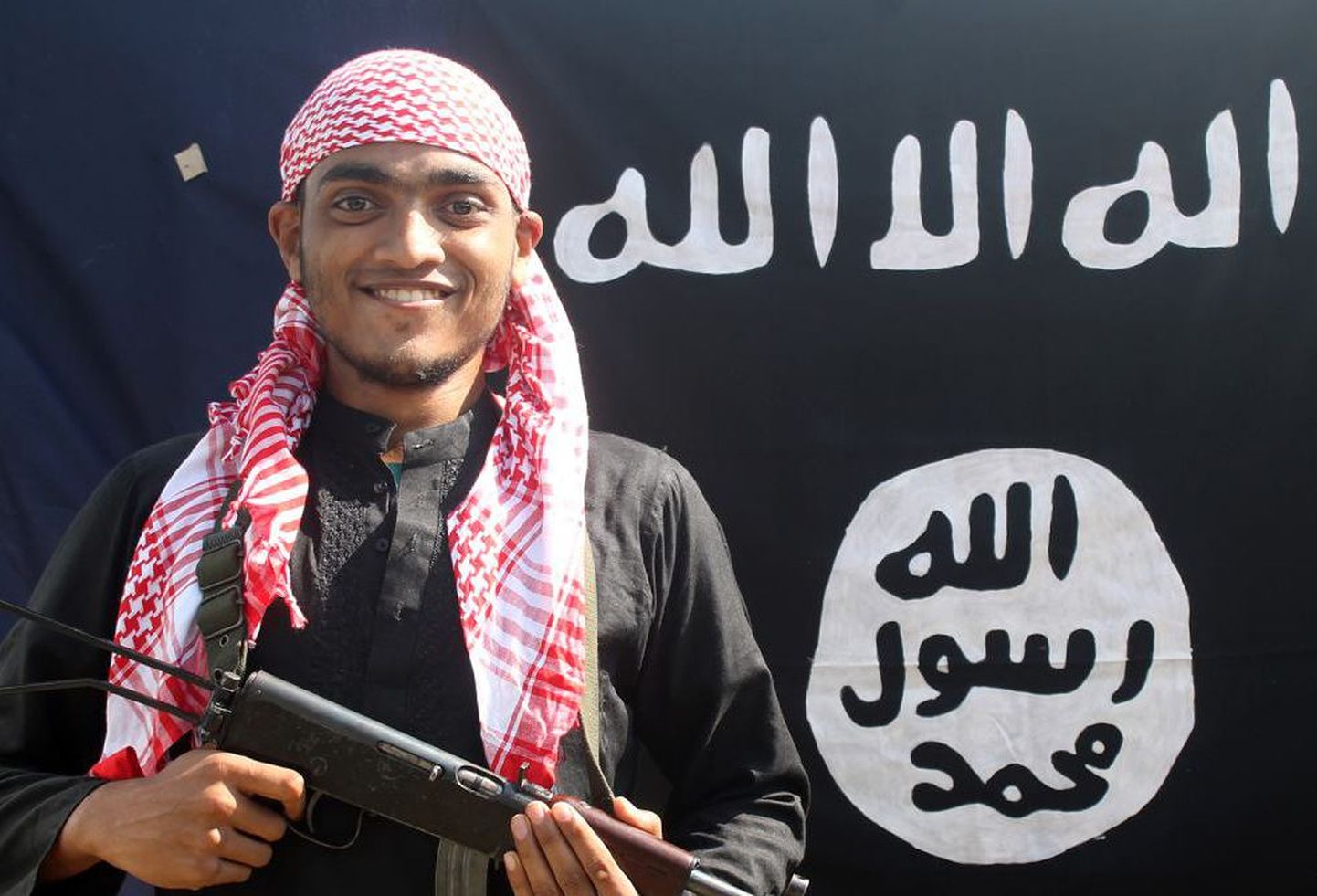 Džihadist Islamiriigi lipuga