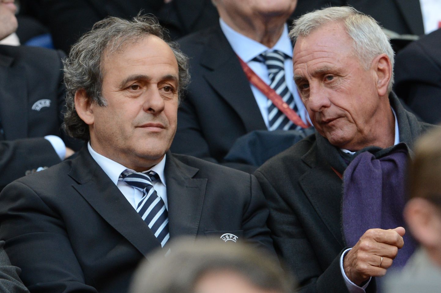 Johan Cruyff (paremal)ja UEFA president Michel Platini.