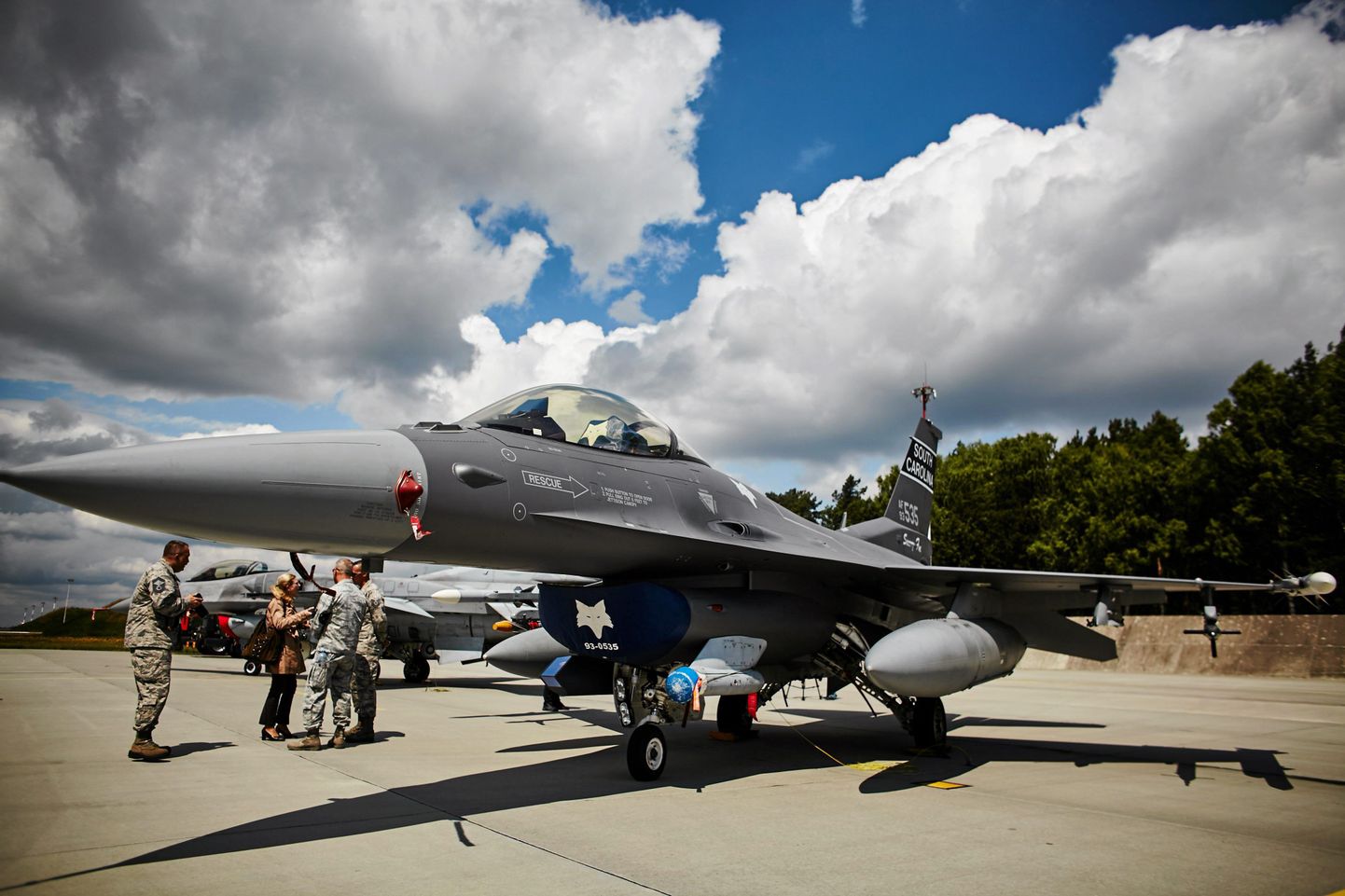 Balti riikide õhuruumi valvavad Poola sõjalennukid F-16 Fighting Falcon.