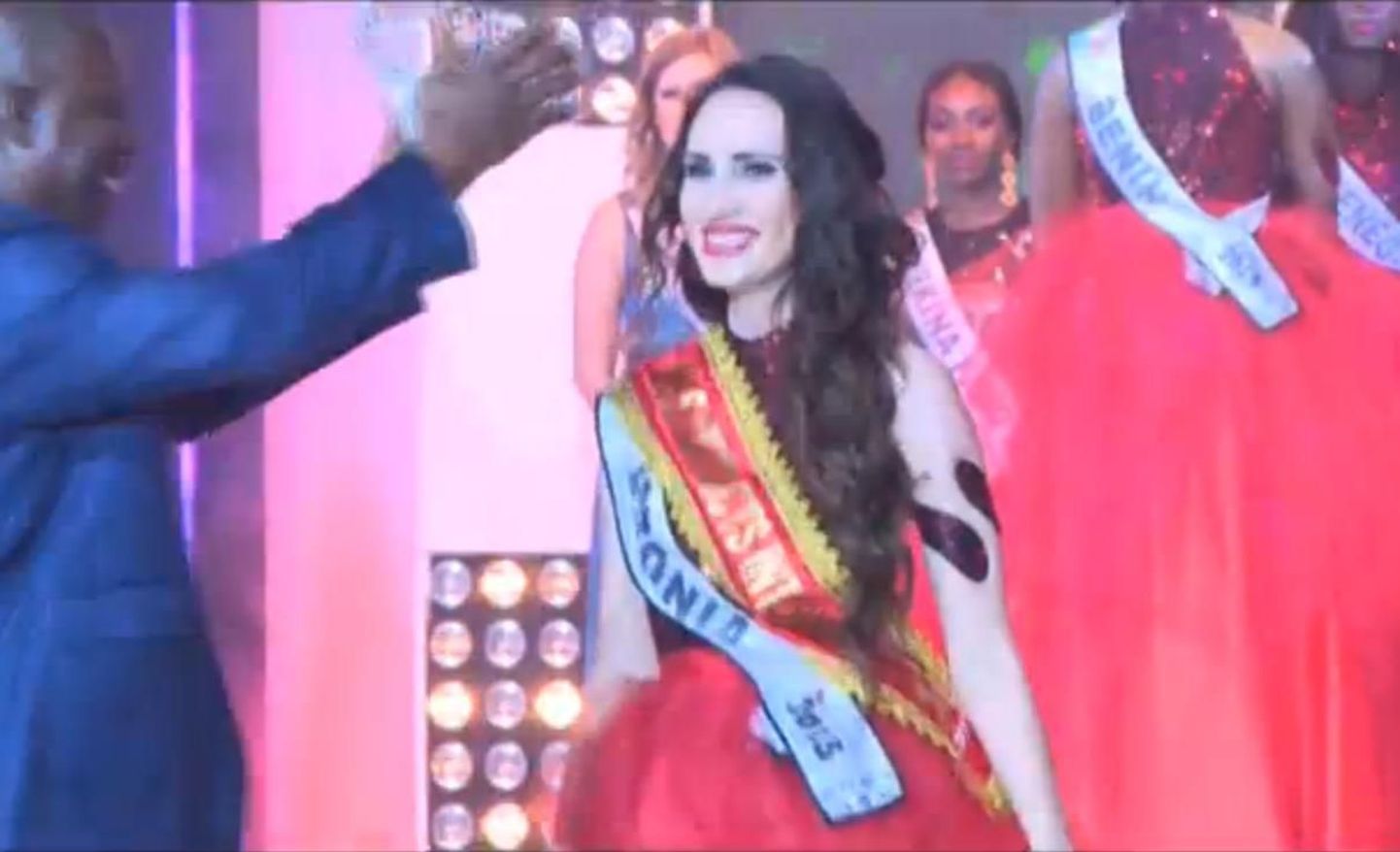 Eestit esindanud Xenia Likhacheva krooniti Miss Districts 2015 võitjaks