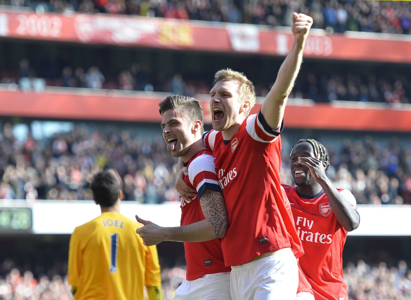 Arsenali mängumehed väravat tähistamas