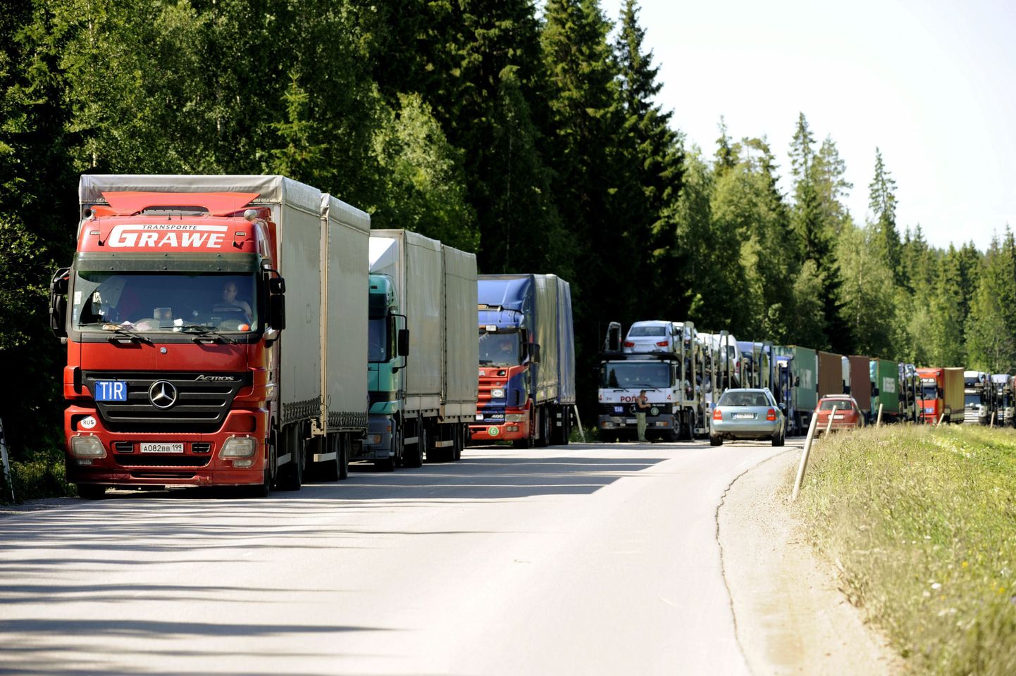 Veoautode järjekord Soomes Nuijamaa piiripunktis.