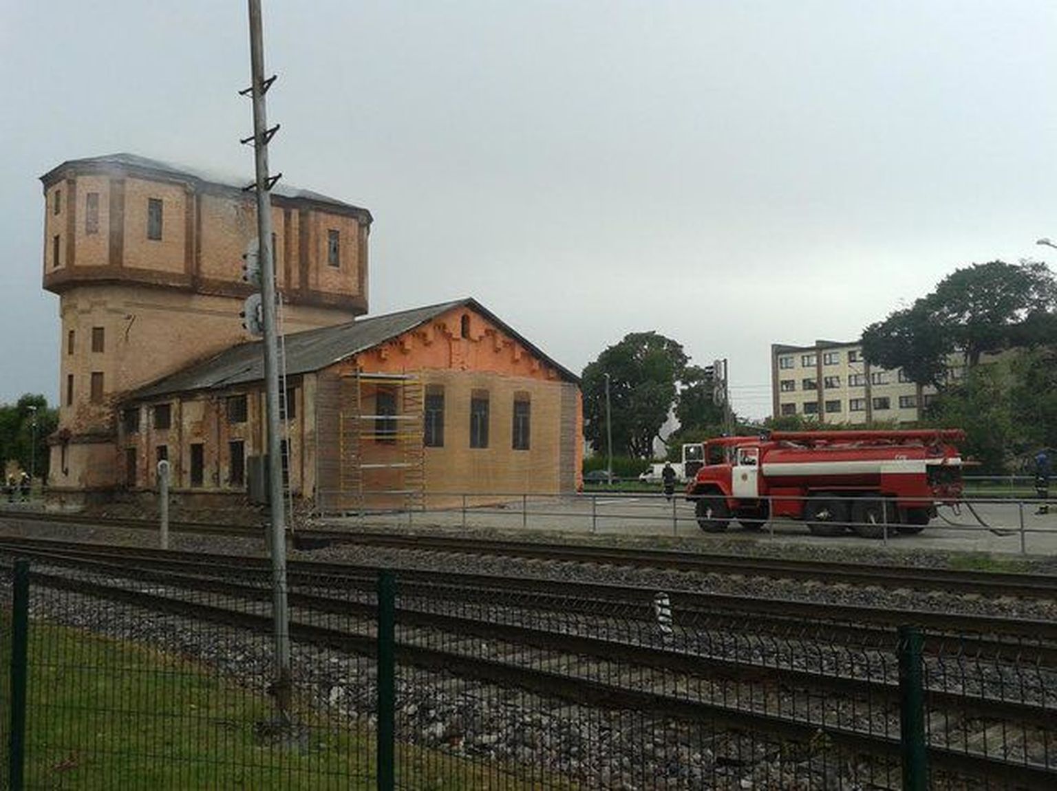 Пожар на водонапорной башне в Тапа