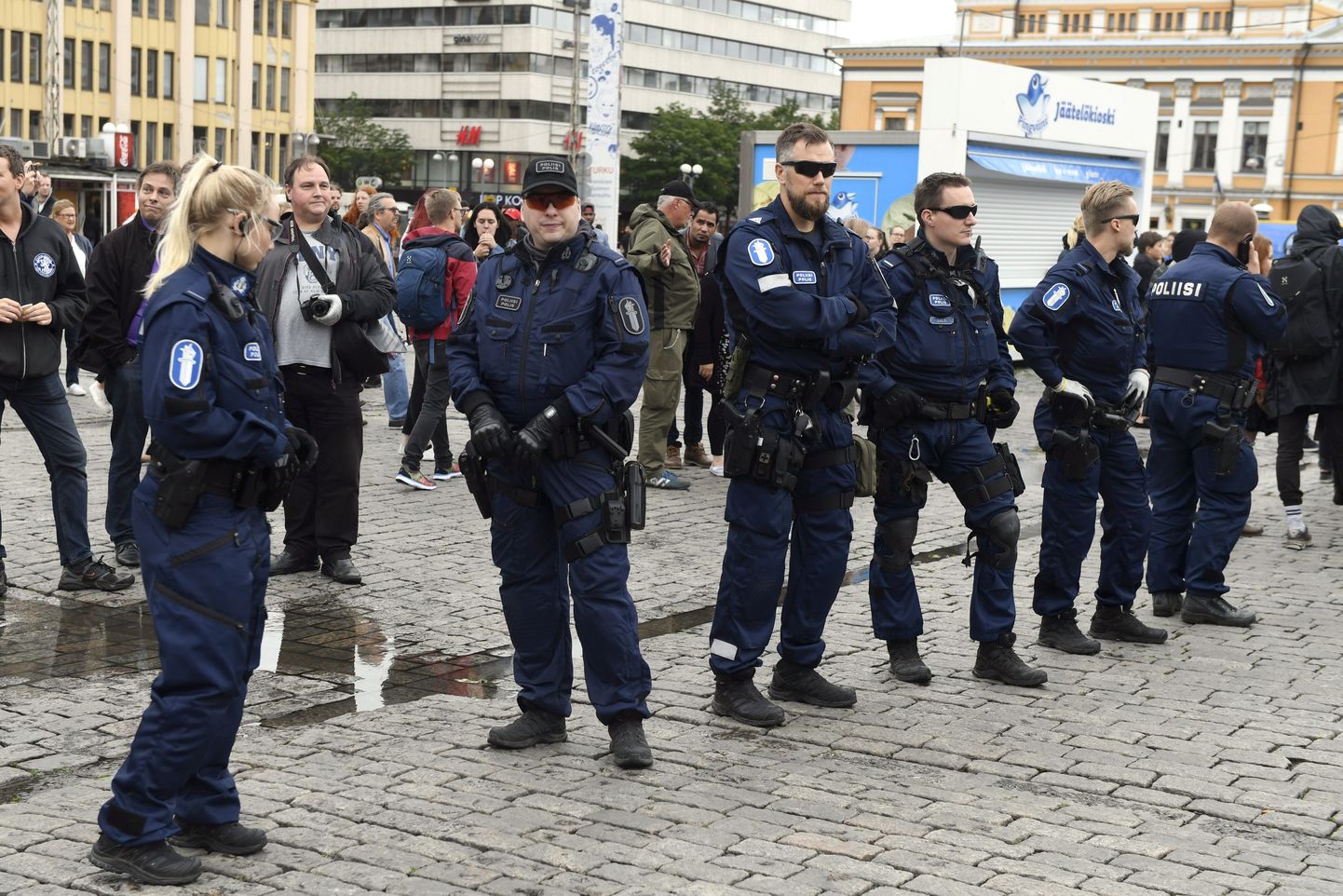Politseinikud Turu linnas.