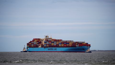 В Суэцком канале сел на мель контейнеровоз Maersk: у него заглох двигатель