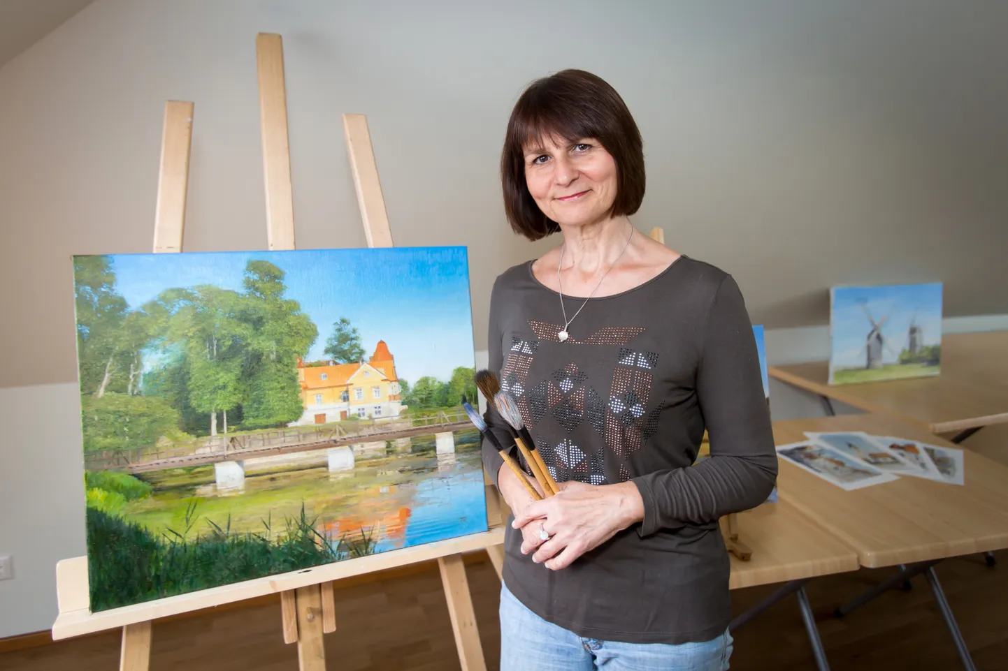 ARMASTAB SAAREMAAD: "Kuressaarel on minu jaoks justkui mingi võluvägi," ütleb kunstnik Rita Talalaeva.