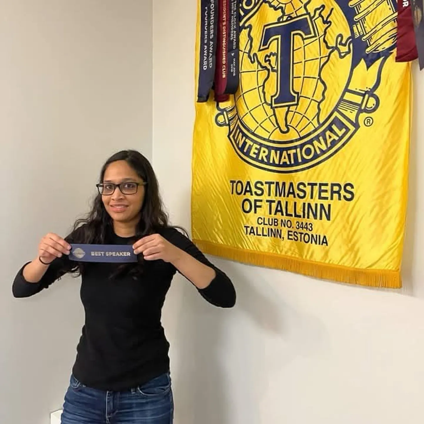 Большую часть свободного времени Сара проводит в таллиннском клубе Toastmasters, где учится и развивает свои ораторские навыки, а также искусство общения с разной аудиторией.