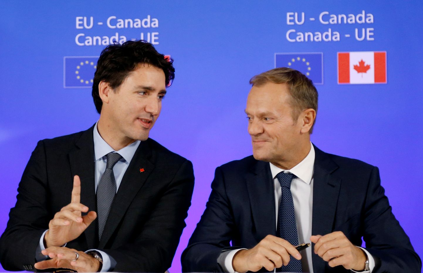 Kanada peaminister Justin Trudeau ja Euroopa Liidu Ülemkogu eesistuja 2016. aasta oktoobris vabakaubanduslepingut (CETA) allkirjastamas.