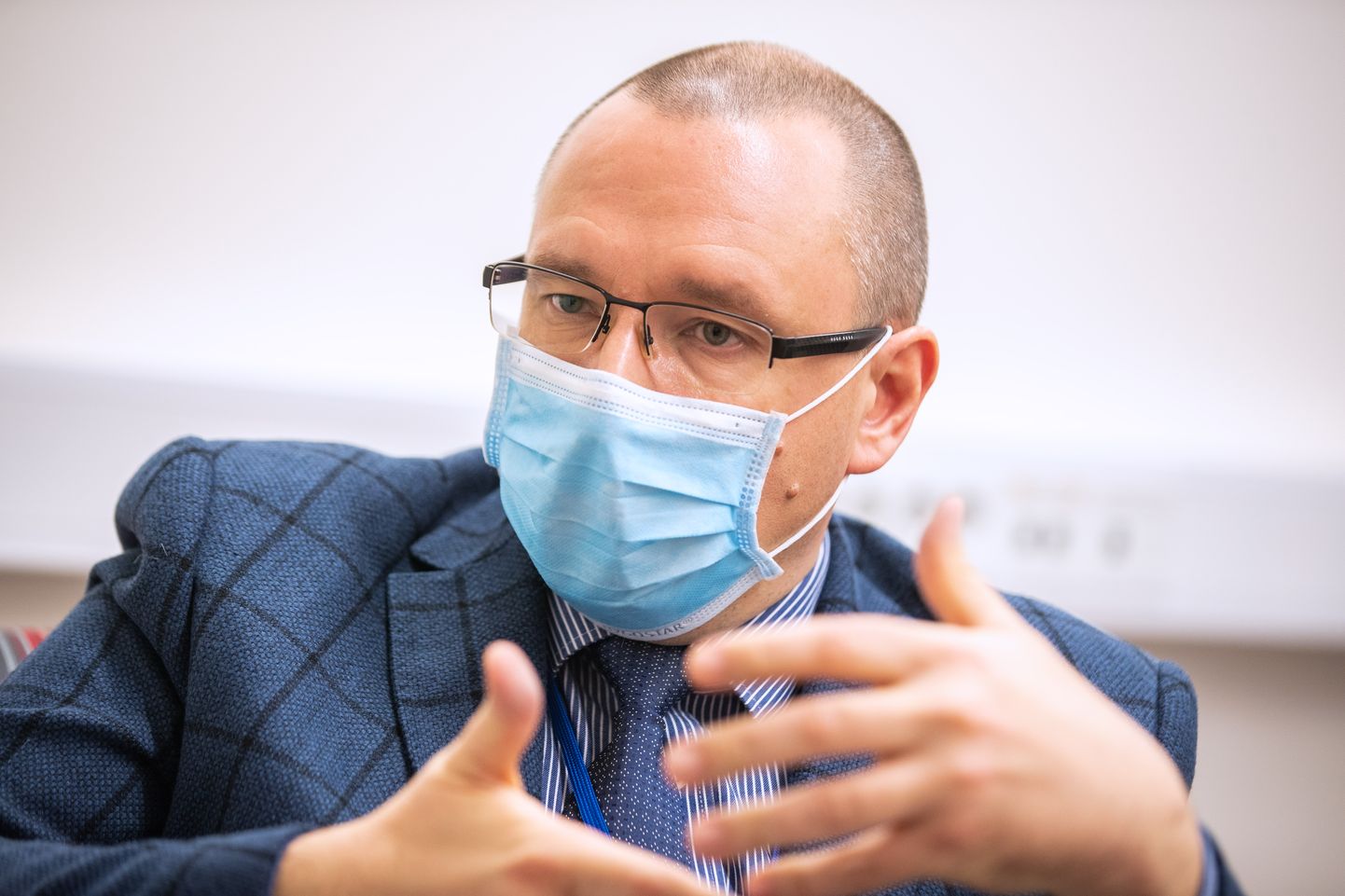 Доктор Аркадий Попов стал символом борьбы с пандемией коронавируса в Эстонии.