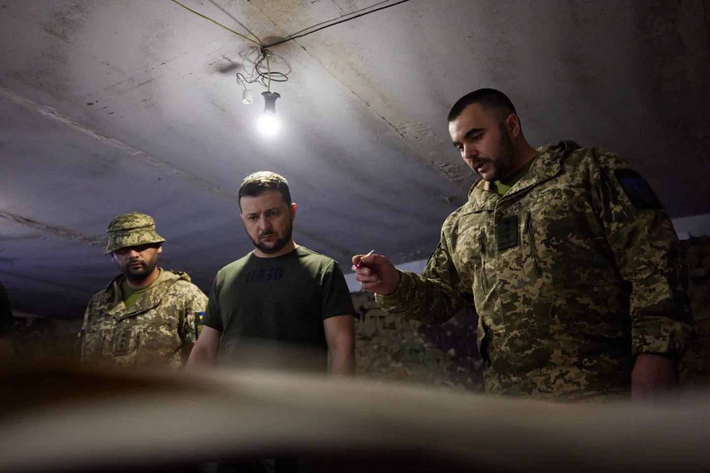 Зеленский побывал на передовой в Донбассе
