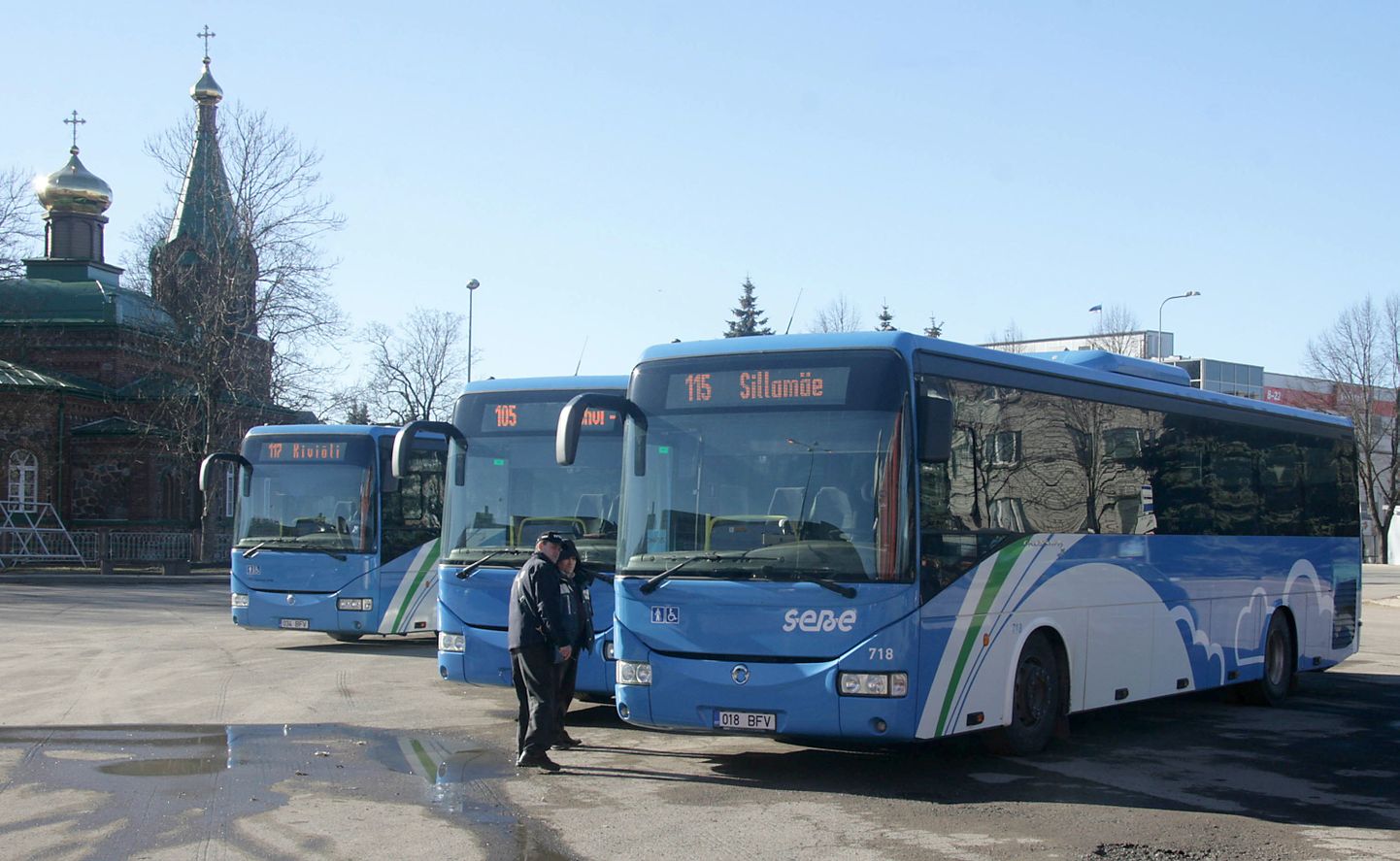 Маршрутные автобусы ходят не в каждую деревню, зато автобус школ по интересам Люганузеской волости четыре раза в день доставляет детей именно к той остановке, которая им нужна.