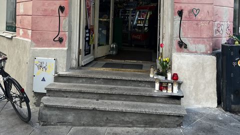 Жители Старого города почтили память легендарного продавца магазина Kolmjalg