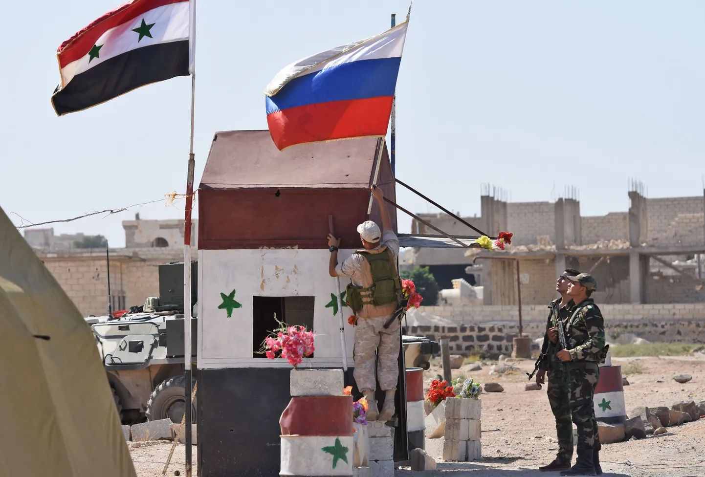 Süüria ja Venemaa lipud.