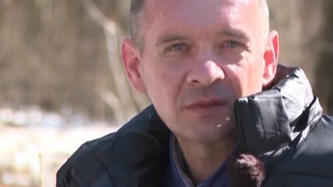 VIDEO ⟩ Kritušais dēls izrādās dzīvs: neparasts gadījums Ukrainā pievērš uzmanību jautājumam par mirušo karavīru atpazīšanu