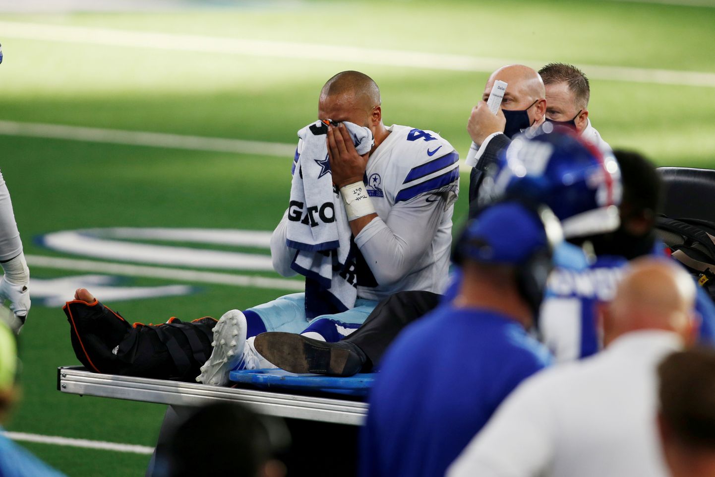 NFLi klubi Dallas Cowboysi mängujuhi Dak Prescotti (4) hooaeg on vigastuse tõttu lõppenud.