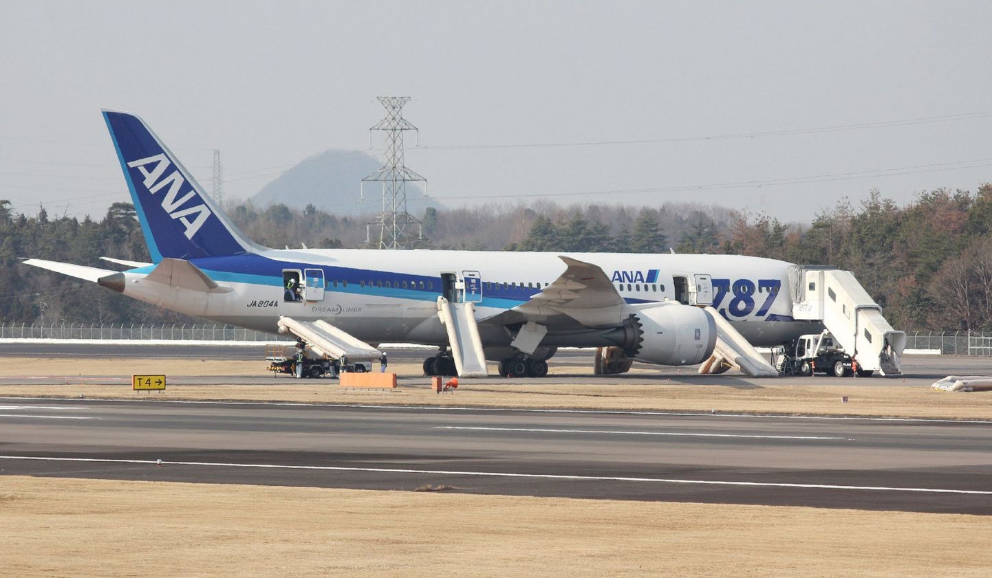 Jaapanis Takamatsu lennuväljal tegi hädamaandumise Boeing 787 Dreamliner, mis kuulub firmale All Nippon Airways (ANA).