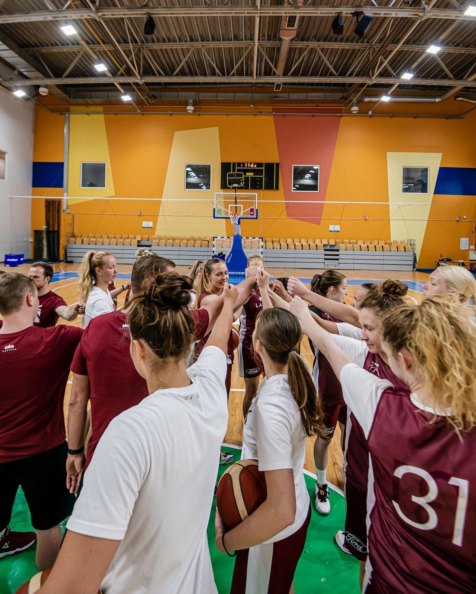 Latvijas  sieviešu basketbola izlase.