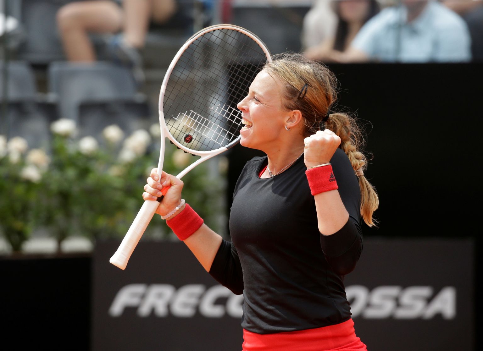 Anett Kontaveit jõudis Rooma WTA turniiril veerandfinaali.