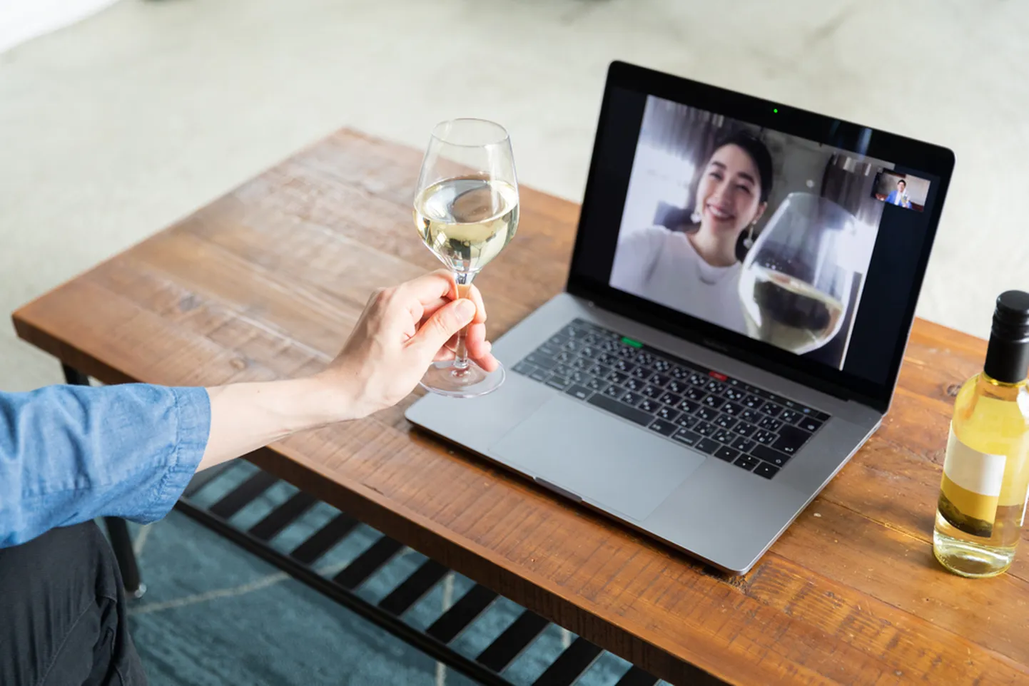Kui oled virtuaalsest veinitamisest tüdinud, proovi neid kuute loomingulist kohtinguideed.