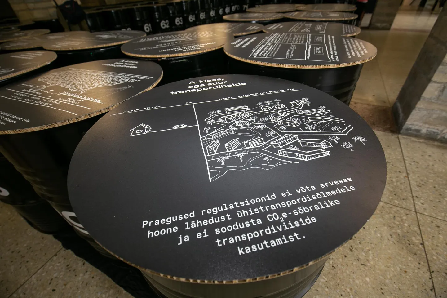 Eesti arhitektide liidu kuraatorinäitus “Liginull” esitab hulga keskkonnateemalisi küsimusi.