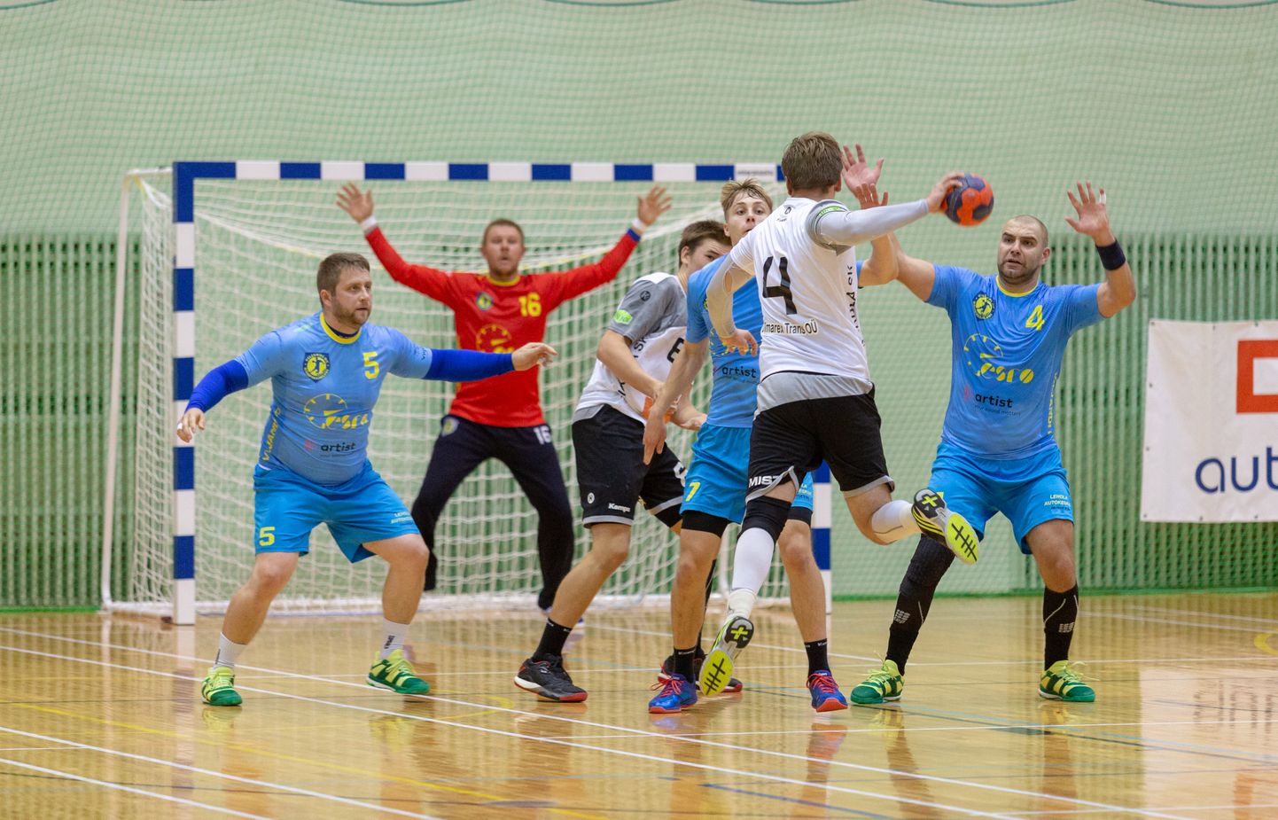 Viljandi spordihoones algab kell 19 Eesti meistrivõistluste käsipallikohtumine.